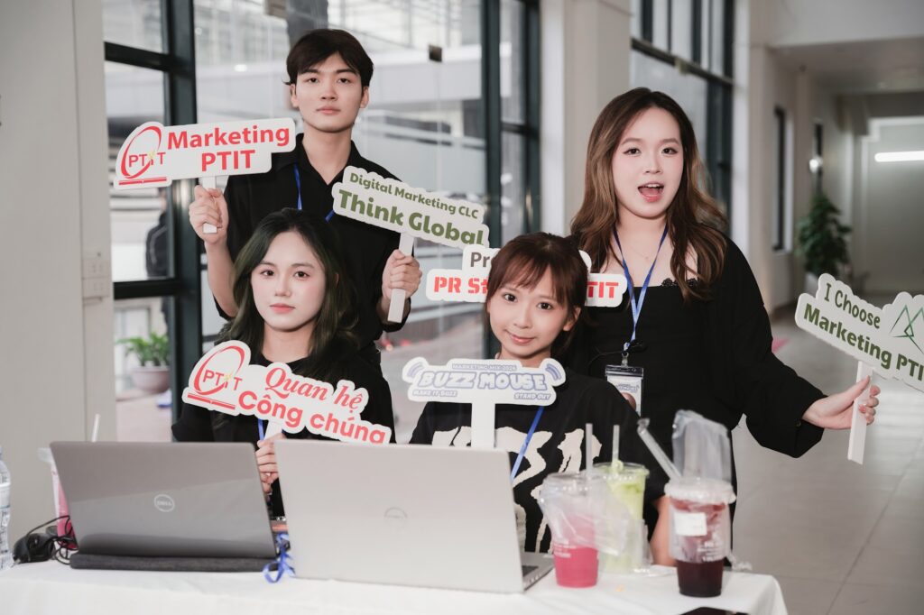Các bạn sinh viên Marketing PTIT check-in tại sự kiện Marketing Mix 2026: Buzz Mouse