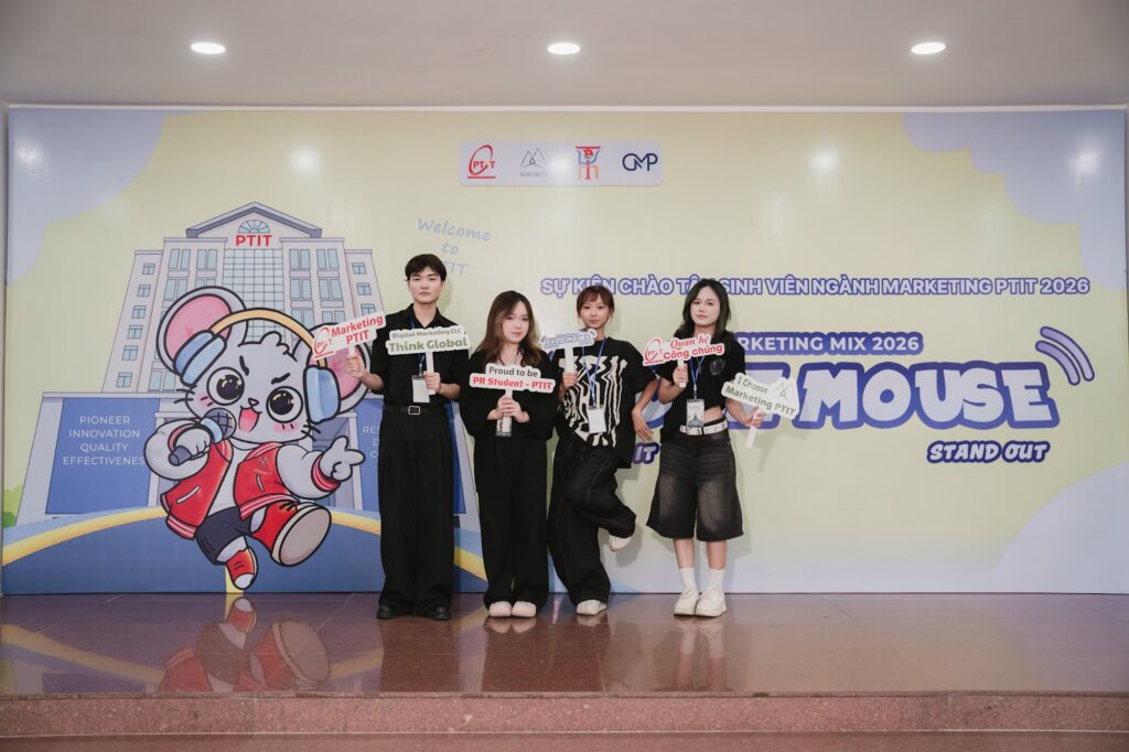Sân khấu sự kiện Marketing Mix 2026: Buzz Mouse với linh vật chú chuột Buzz Mouse, Học viện Công nghệ Bưu chính Viễn thông